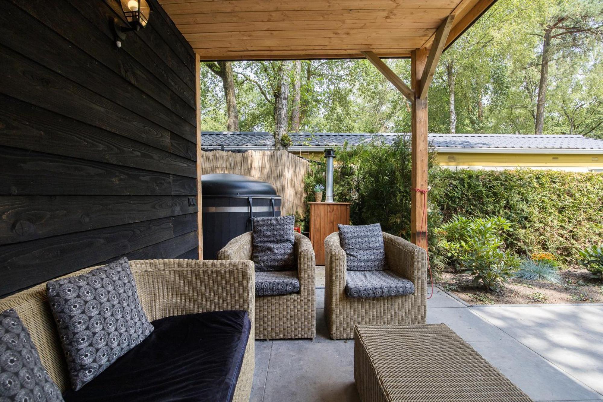 Veluwe Hoenderloo Luxury Chalet With Private Sauna And Hot Tub - Swimming Pool Tennis Court Supermarket Bowling Alley Theatre And Entertainment For Children エクステリア 写真