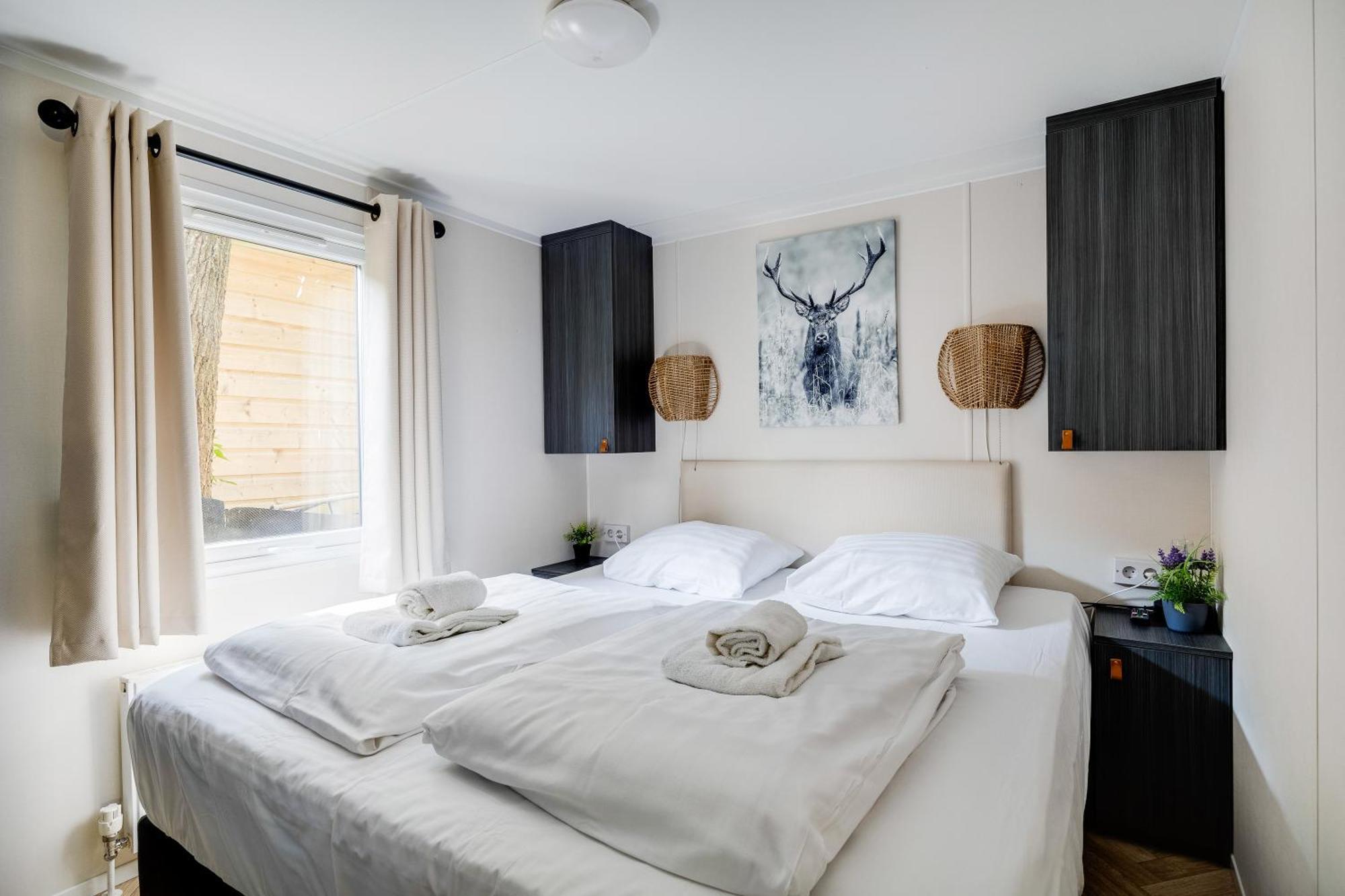Veluwe Hoenderloo Luxury Chalet With Private Sauna And Hot Tub - Swimming Pool Tennis Court Supermarket Bowling Alley Theatre And Entertainment For Children エクステリア 写真