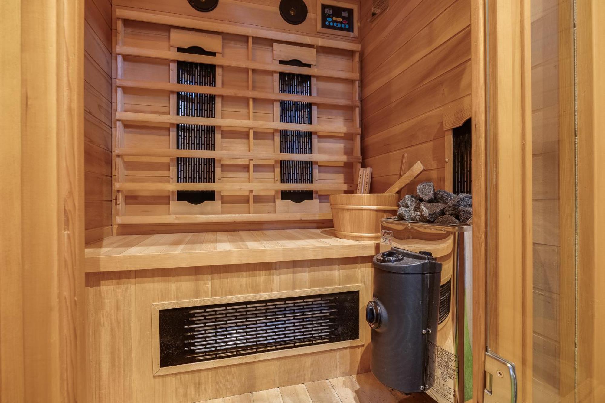 Veluwe Hoenderloo Luxury Chalet With Private Sauna And Hot Tub - Swimming Pool Tennis Court Supermarket Bowling Alley Theatre And Entertainment For Children エクステリア 写真